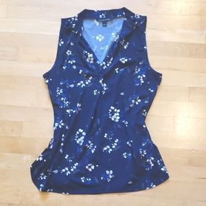 4/$15😄 Navy blue floral blouse